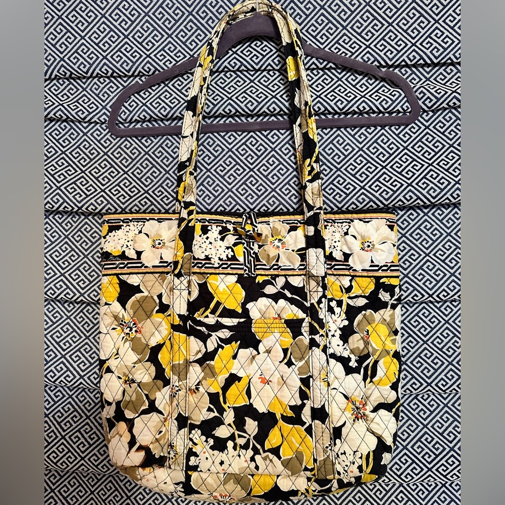 VERA BRADLEY DOGWOOD TOTE - RETIRED PATTERN